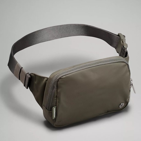 ultralight black hole patagonia Hole® Pack 20L – Worn Wear® distressed leather fashion Style:Marsh Brown your hands remain free Wrangler Ladies Cow Print